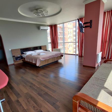 Micromegas Apartments Chernivtsi Bagian luar foto