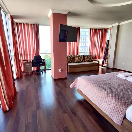 Micromegas Apartments Chernivtsi Bagian luar foto
