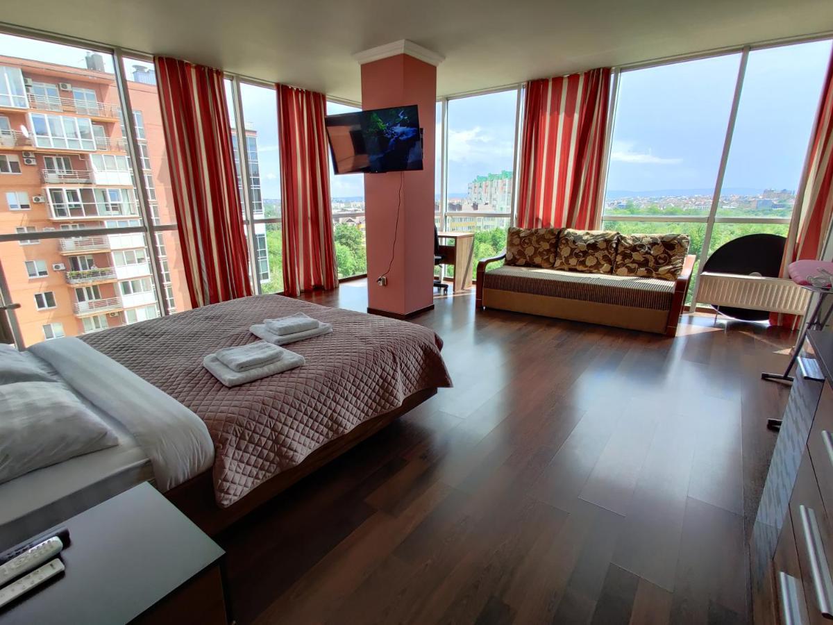Micromegas Apartments Chernivtsi Bagian luar foto