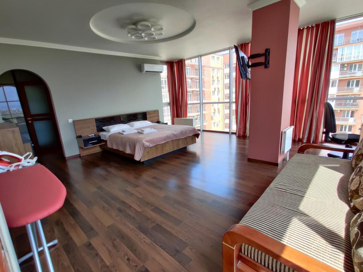 Micromegas Apartments Chernivtsi Bagian luar foto