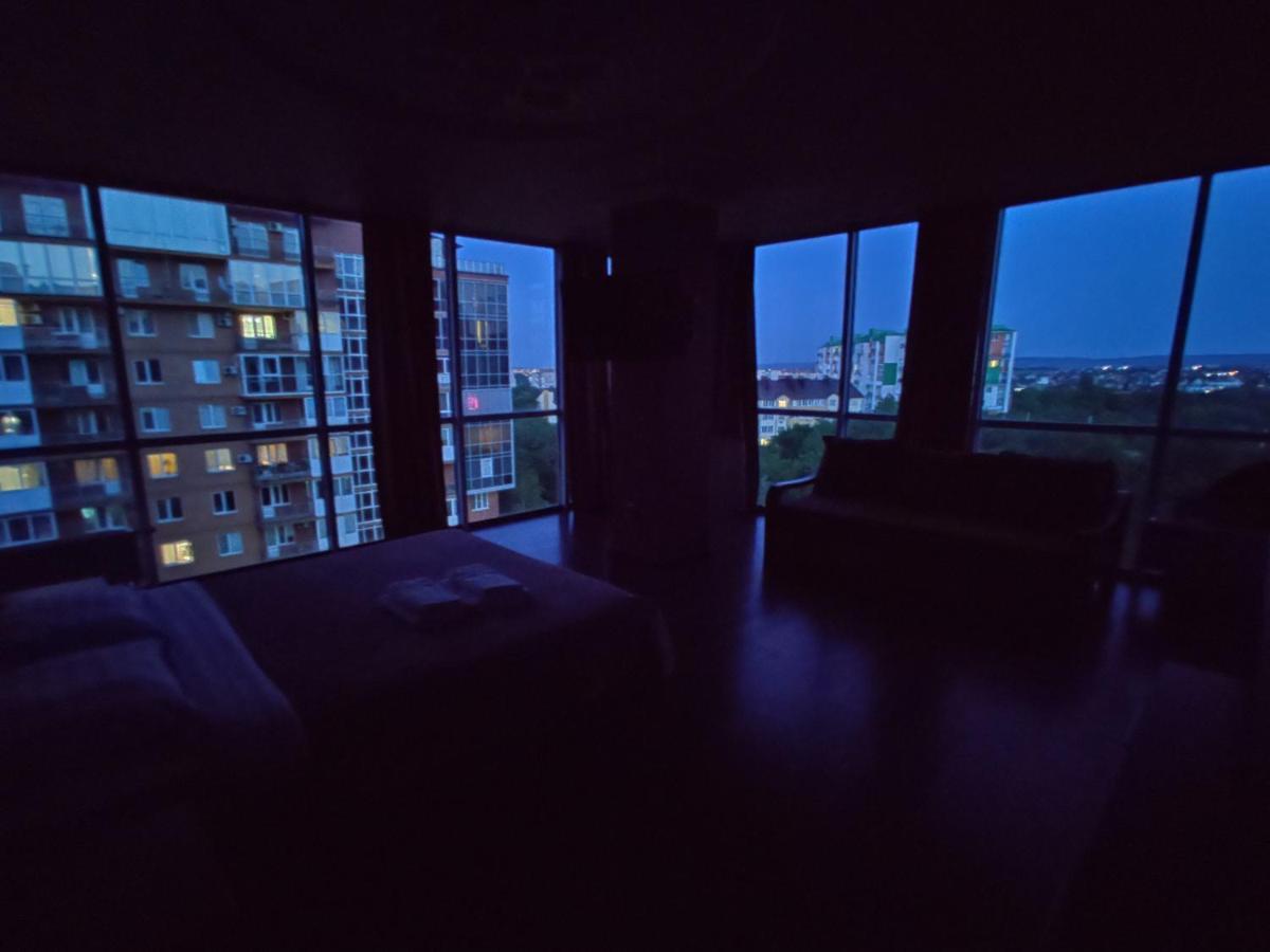 Micromegas Apartments Chernivtsi Bagian luar foto